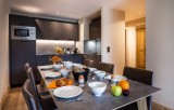 Alpe D'Huez Location Appartement Luxe Amari Table A Manger