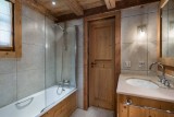 Courchevel 1550 Luxury Rental Chalet Niuréole Bathroom 3