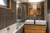 Courchevel 1650 Luxury Rental Appartment Allanite Bathroom