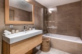 Courchevel 1650 Luxury Rental Appartment Aluminite Bathroom