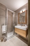 Courchevel 1650 Luxury Rental Appartment Aluminite Bathroom 3