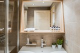 Courchevel 1650 Luxury Rental Appartment Amorile Bathroom 3