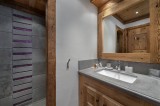 Courchevel 1850 Luxury Rental Appartment Bapilite Bathroom