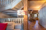 Courchevel Location Chalet Luxe Saphir Blanc Escalier