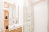 La Plagne Luxury Rental Chalet Jadéite Verte Shower Room