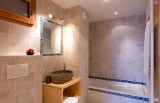 Les Deux Alpes Luxury Rental Chalet Wardite Bathroom