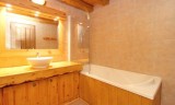 Les Deux Alpes Luxury Rental Chalet White Garnet Bathroom