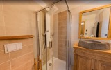 Les Menuires Luxury Rental Chalet Lalinaire Bathroom