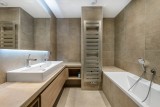 Val d’Isère Luxury Rental Appartment Cybalo Bathroom