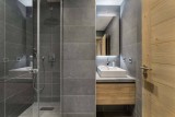 Val d’Isère Luxury Rental Appartment Cybalo Bathroom 2