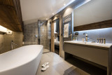 Val D Isère Location Appartement Luxe Tanakite Baignoire 