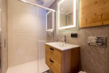 Val d’Isère Luxury Rental Appartment Valerine Bathroom