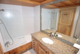 Val d’Isère Luxury Rental Apartment Vanuralite Bathroom