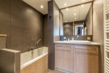 Val d’Isère Luxury Rental Apartment Vaselate Bathroom 2
