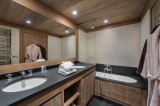 Val d’Isère Luxury Rental Appartment Viorne Bedroom Bathroom