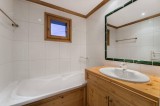 Val d’Isère Luxury Rental Appartment Vitolan Bathroom