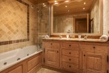 Val d’Isère Luxury Rental Chalet Vabanite Bathroom