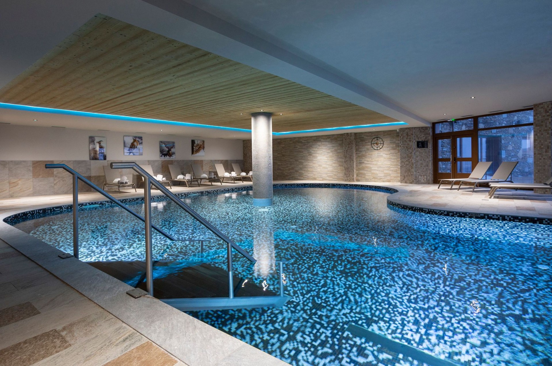 Alpe D’Huez Luxury Rental Appartment Amarua Pool