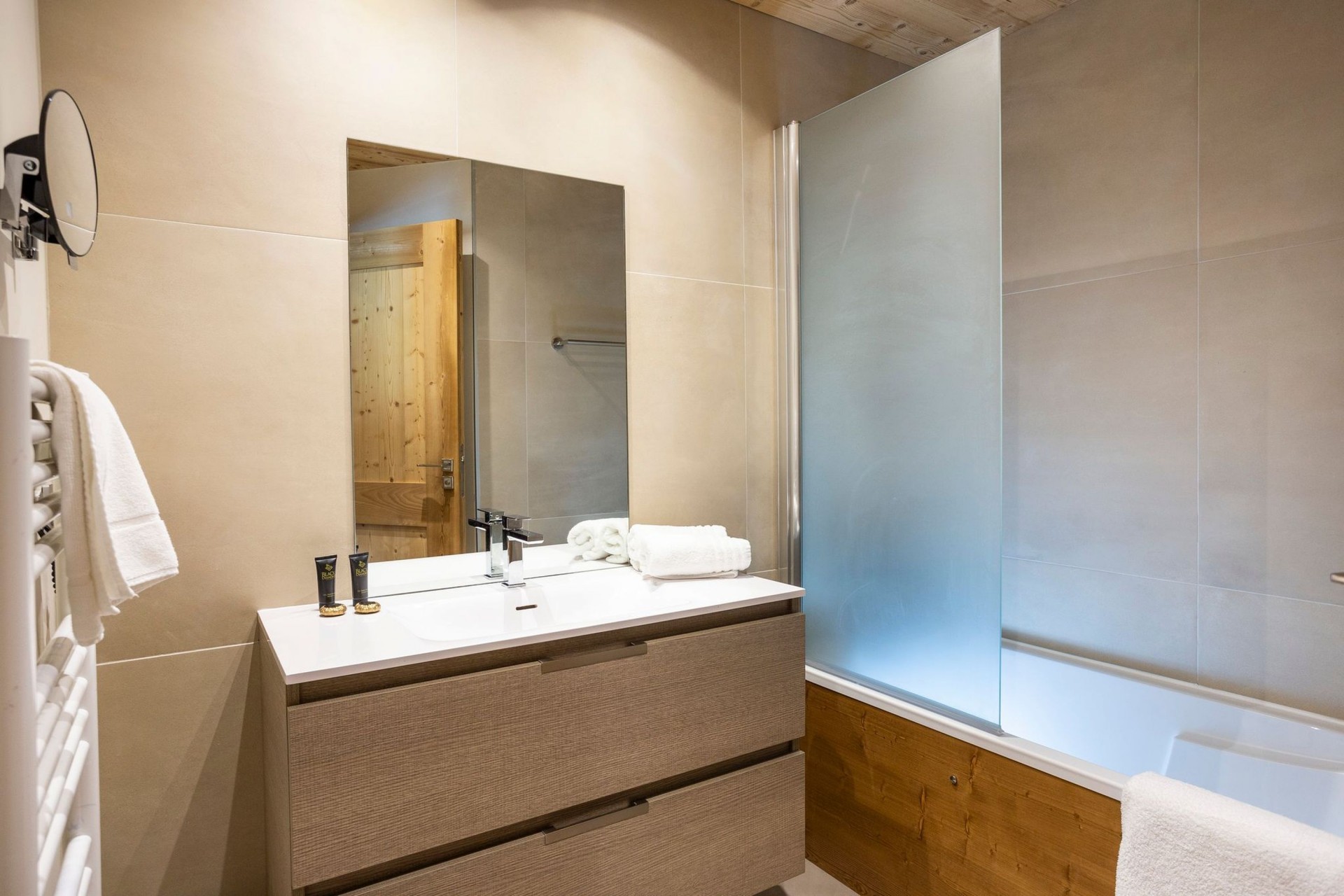 Alpe D’Huez Luxury Rental Appartment Amarua Bathroom