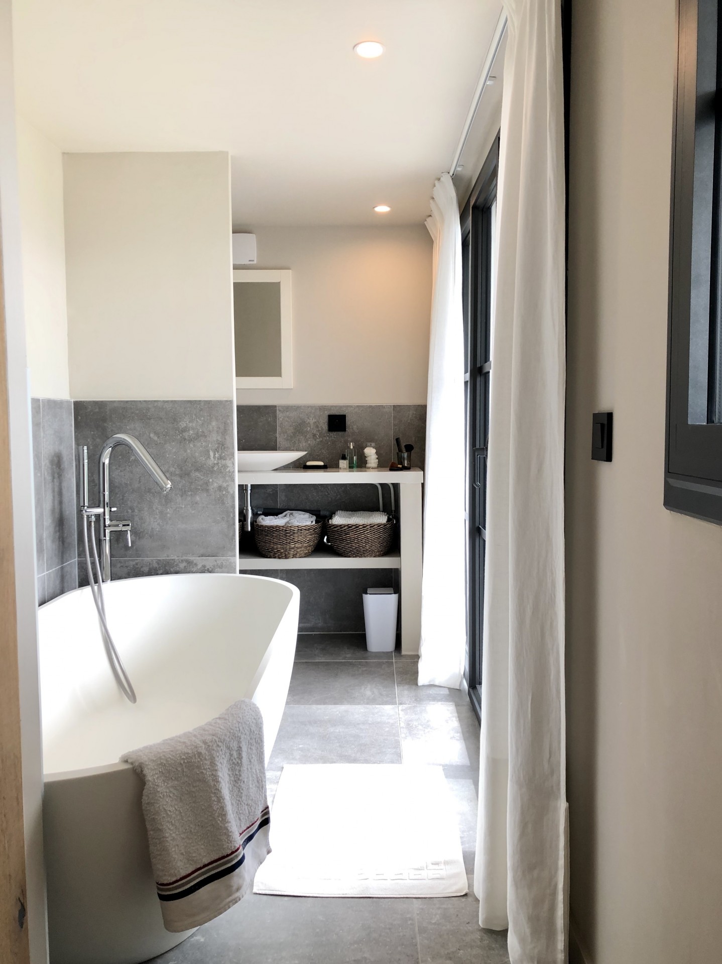 Annecy Luxury Rental Villa Bowanite Bathroom
