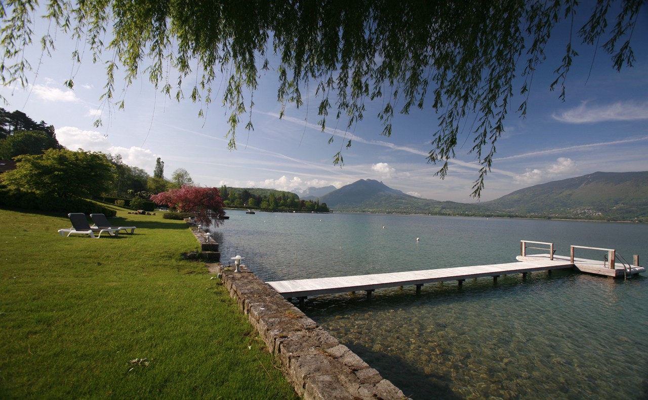 Annecy Location Villa Luxe Pierre De Canelle Ponton Prive