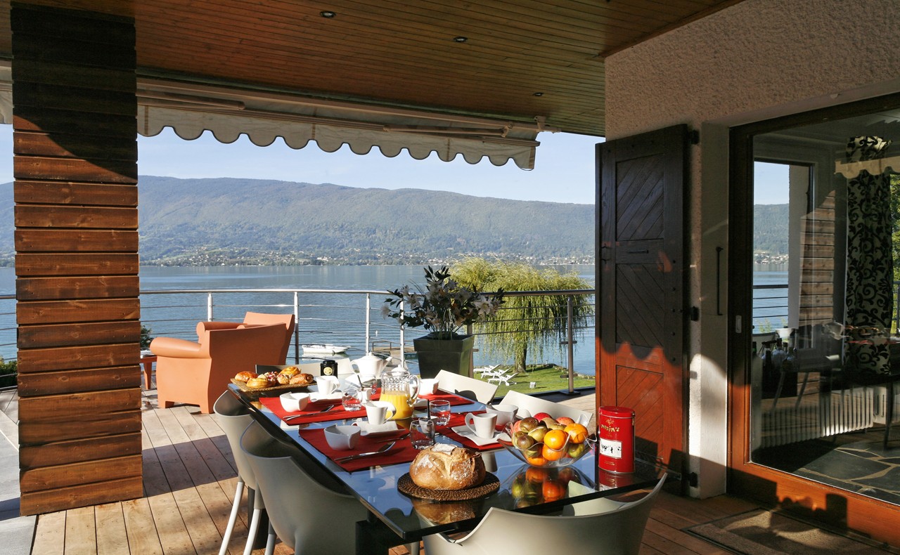 Annecy Location Villa Luxe Pierre De Canelle Terrasse 1