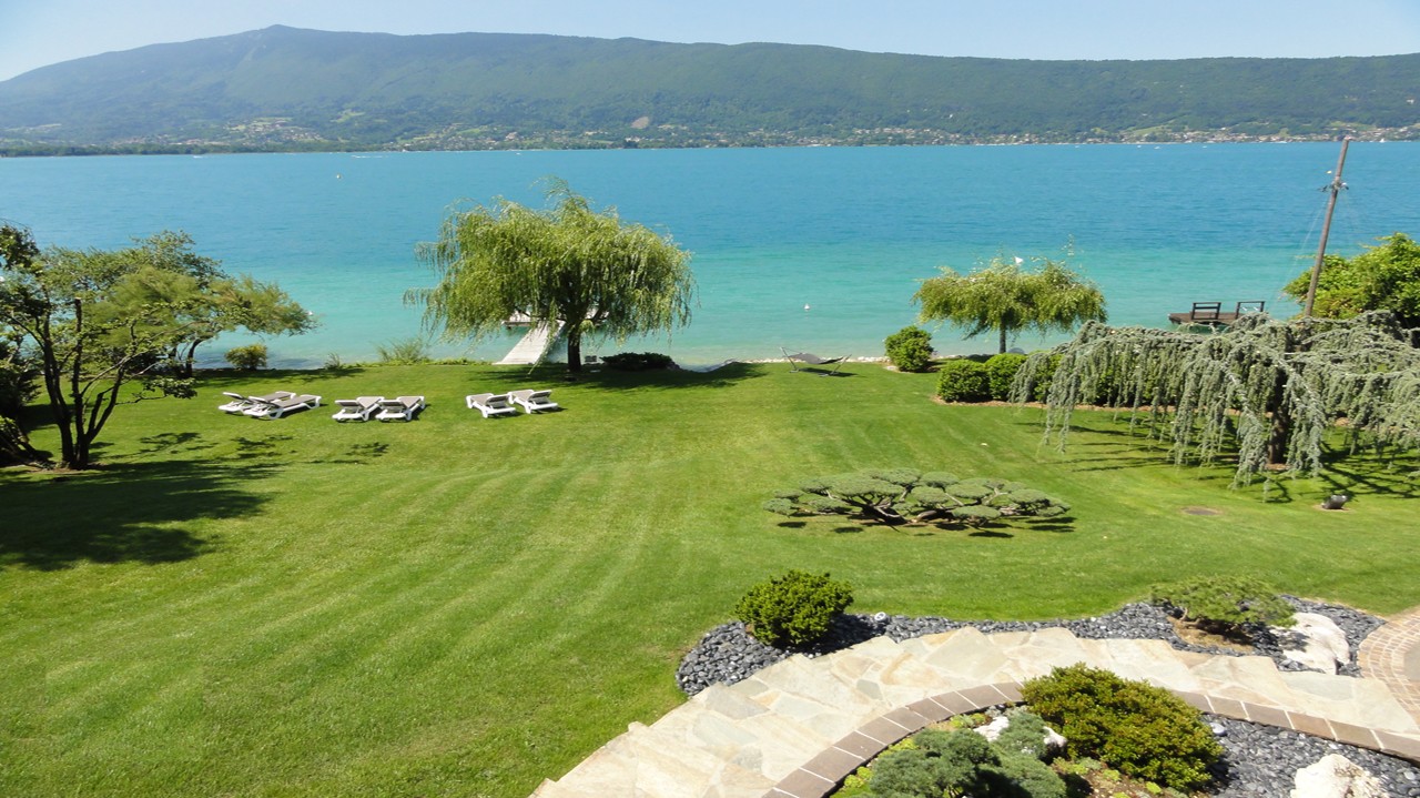 Annecy Luxury Rental Villa Pierre de Fee Garden