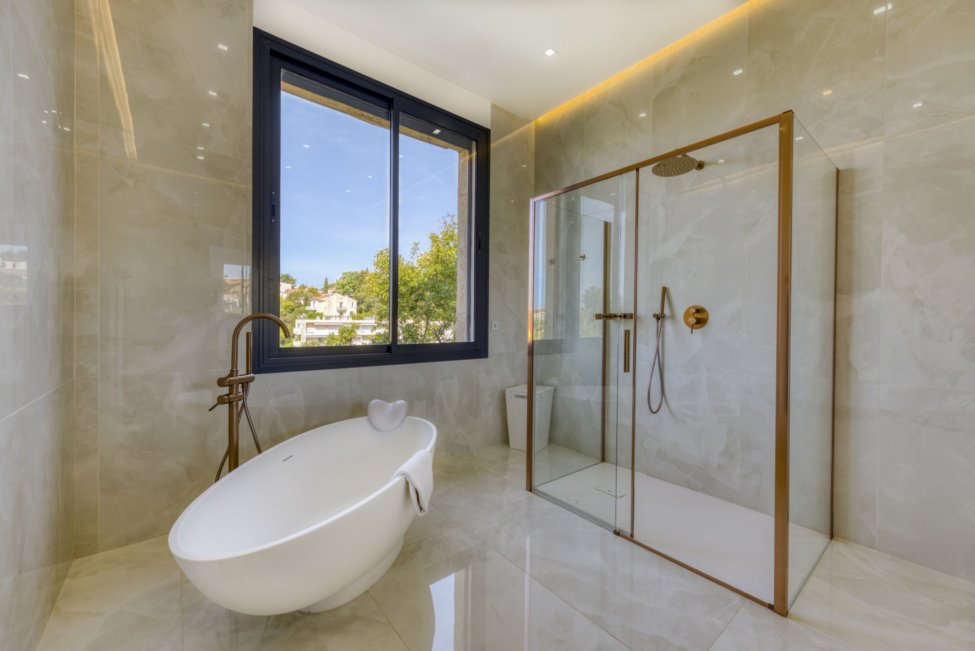 Cannes Location Villa Luxe Cajila Salle De Bain Or 