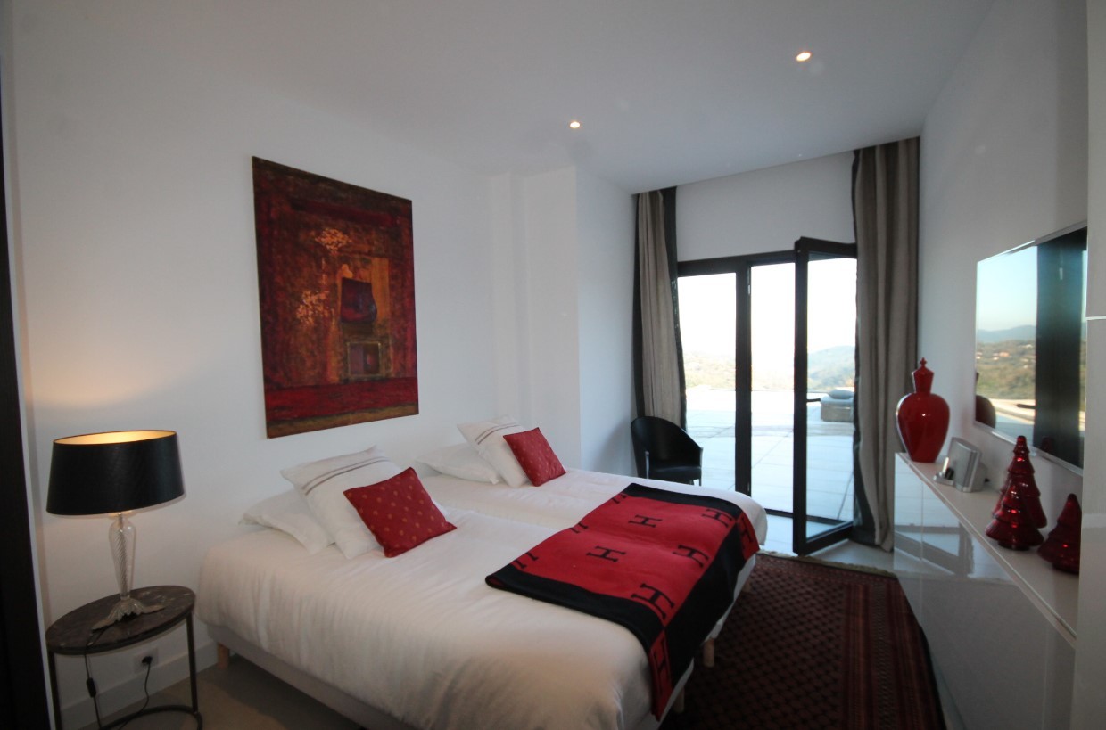 Cannes Luxury Rental Villa Coronille Bedroom 4
