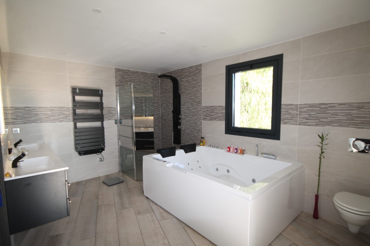 Cannes Luxury Rental Villa Corydale Bathroom