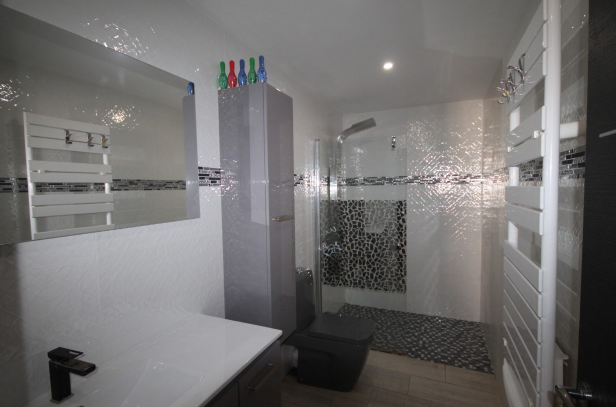 Cannes Luxury Rental Villa Corydale Shower Room 2