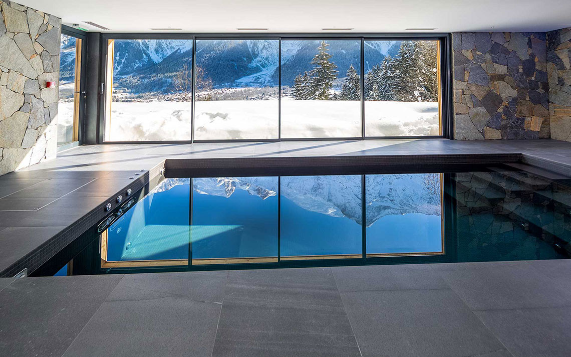 Chamonix Location Chalet Luxe Saphira Piscine Intérieur 