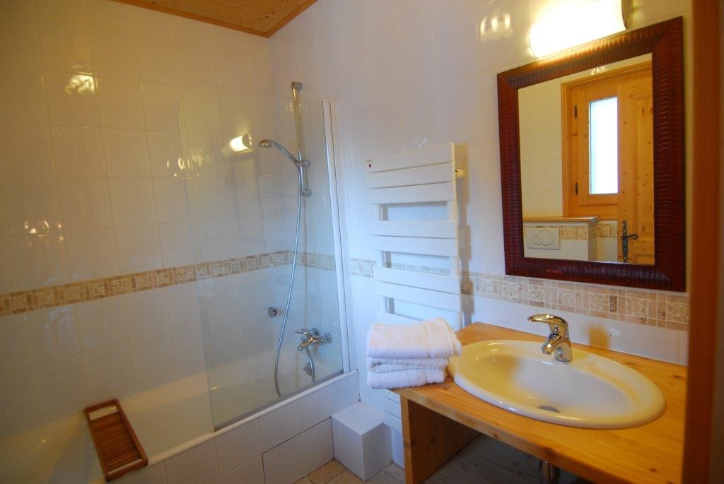 Chatel Luxury Rental Chalet Chalcophanite Bathroom 2