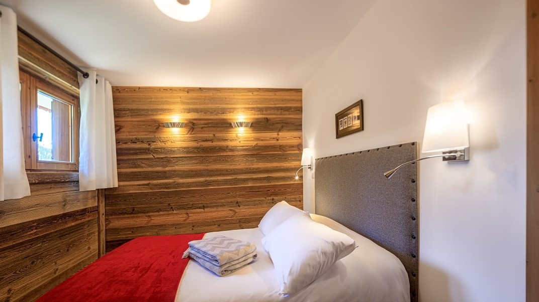 Chatel Location Chalet Luxe Chalcore Chambre Rouge 