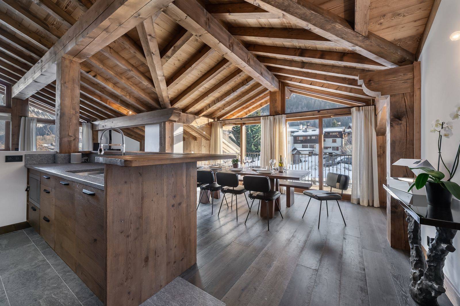 Courchevel 1300 Luxury Rental Appartment Tilanche Dining Area