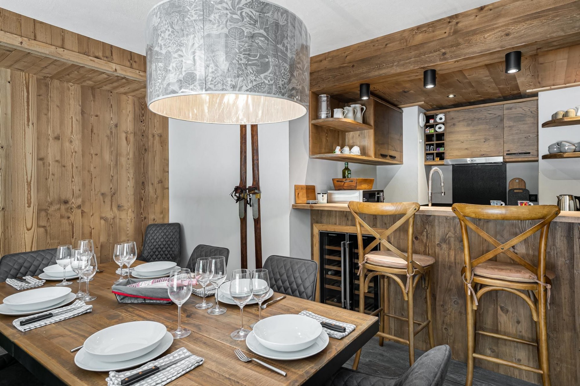 Courchevel 1300 Luxury Rental Appartment Tilate Dining Room 2