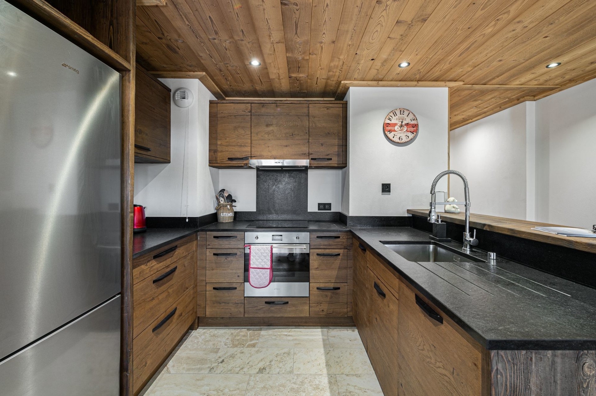 Courchevel 1300 Luxury Rental Appartment Tilite Kitchen