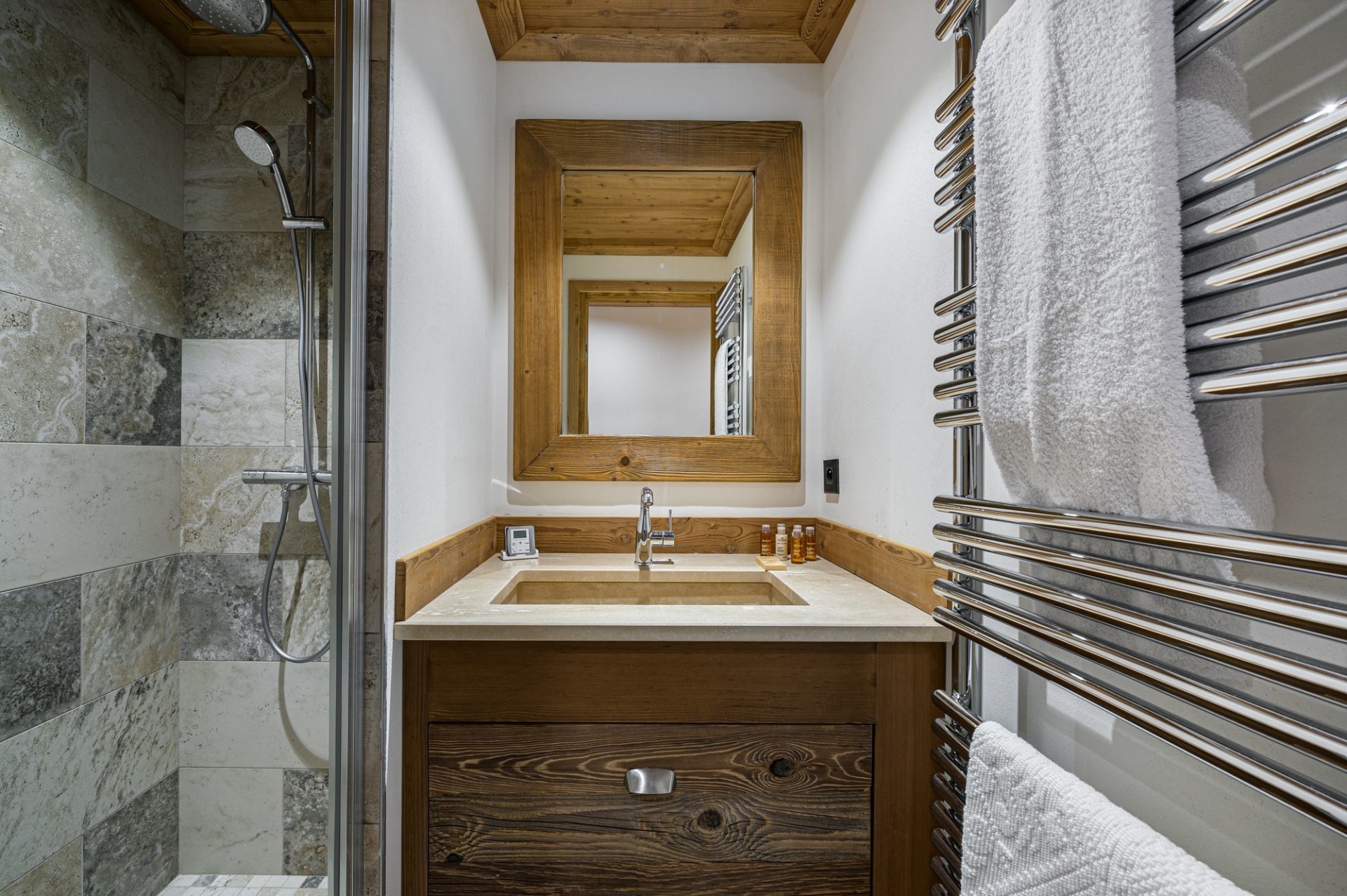 Courchevel 1300 Luxury Rental Appartment Tilite Bathroom