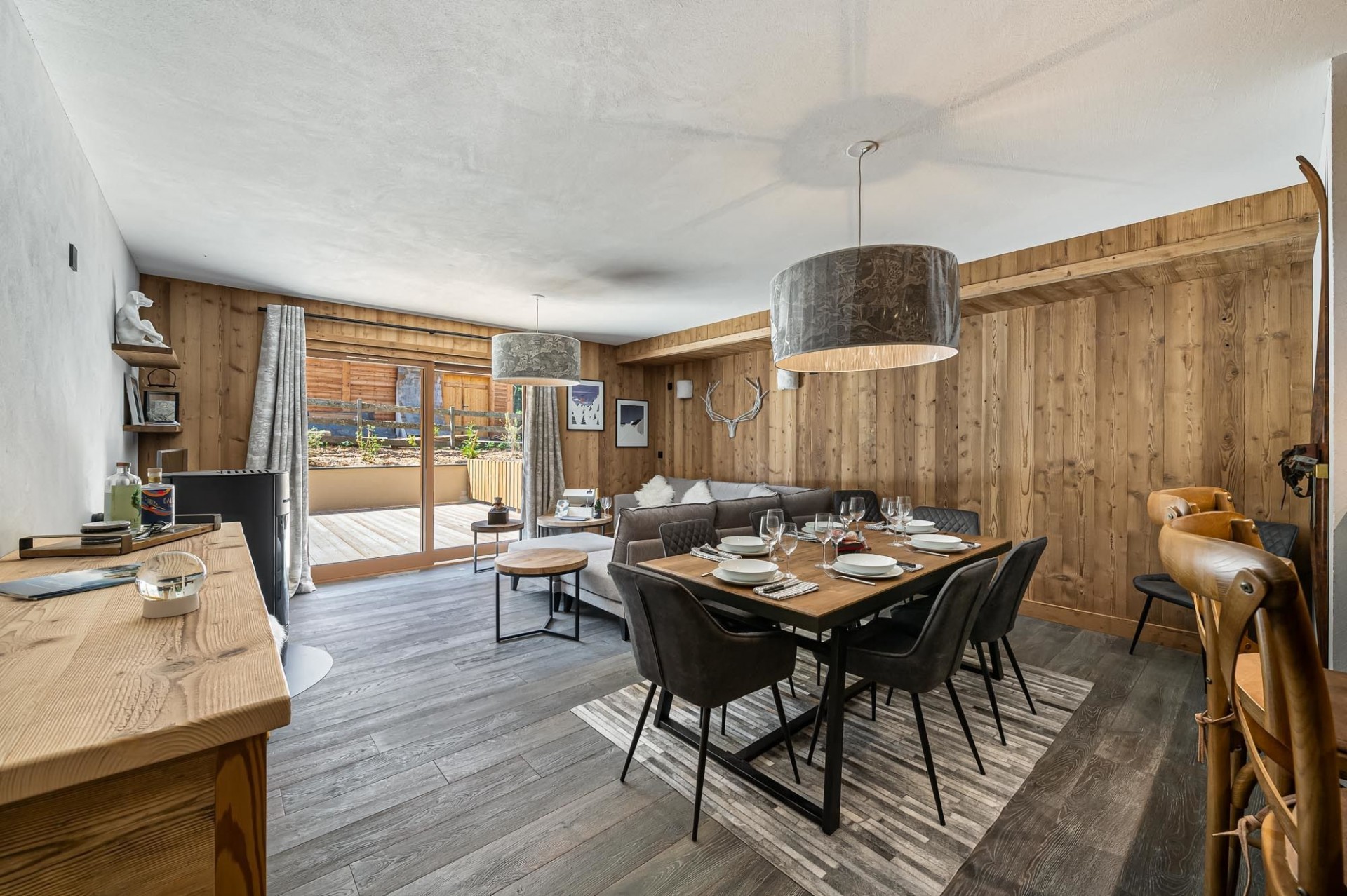 Courchevel 1300 Luxury Rental Appartment Tilate Dining Room