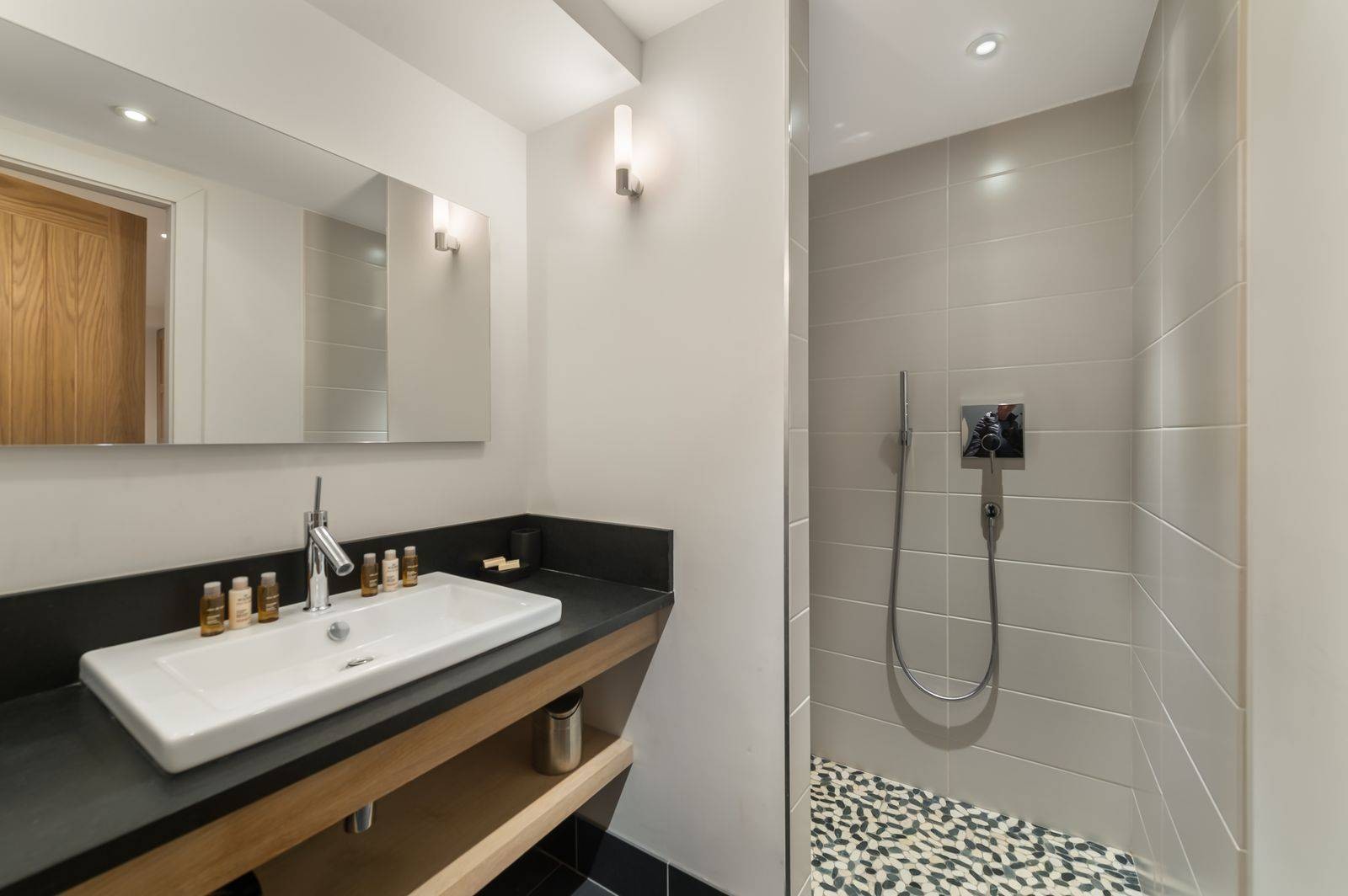Courchevel 1300 Luxury Rental Chalet Nibate Bathroom 3