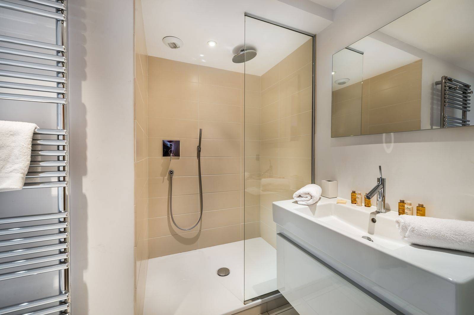 Courchevel 1300 Luxury Rental Chalet Nibate Bathroom 5