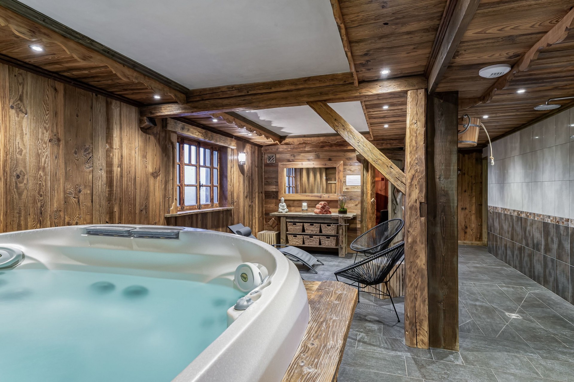 Courchevel 1300 Luxury Rental Chalet Noubate Jacuzzi