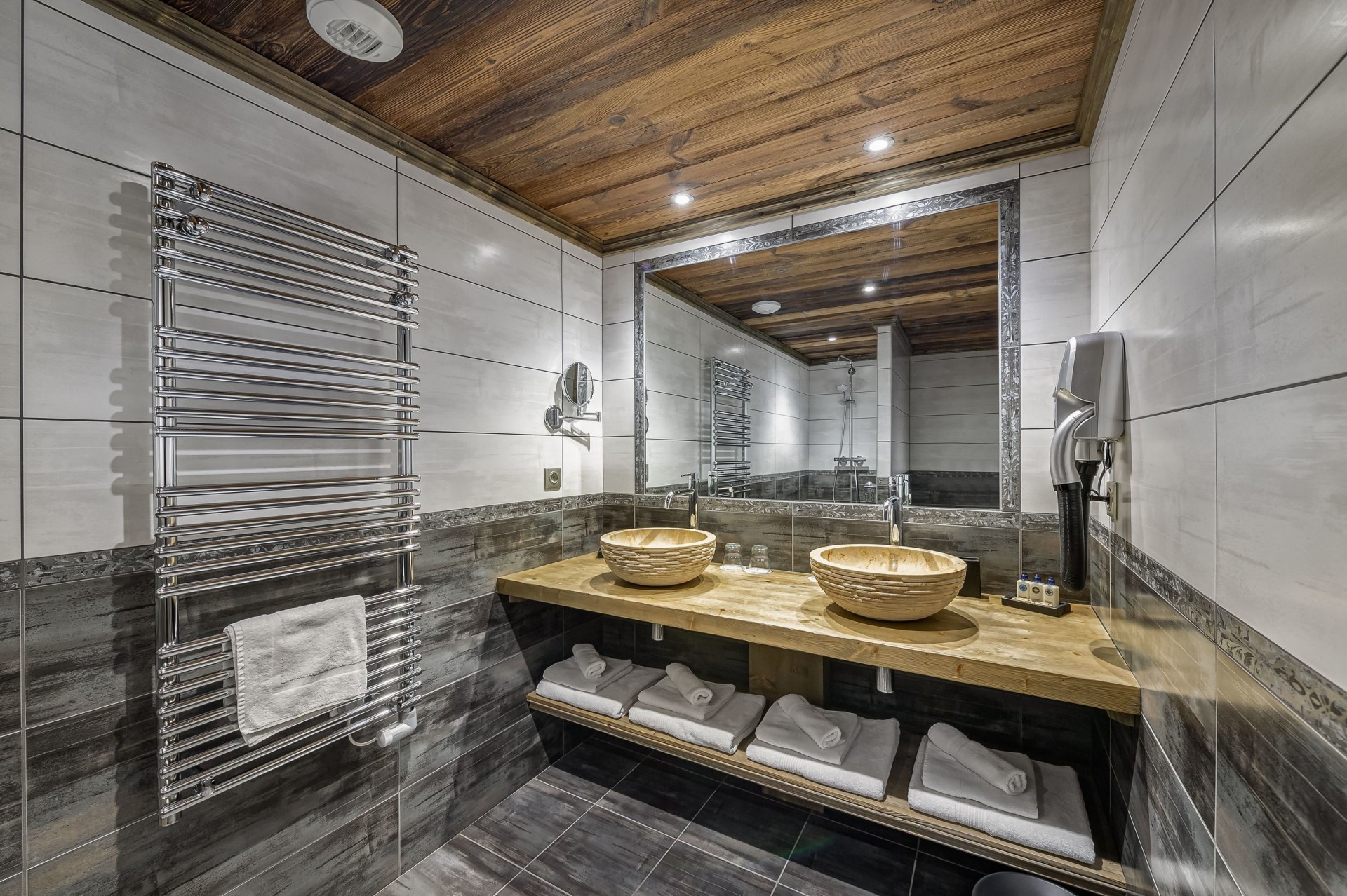 Courchevel 1300 Luxury Rental Chalet Noubate Bathroom 3