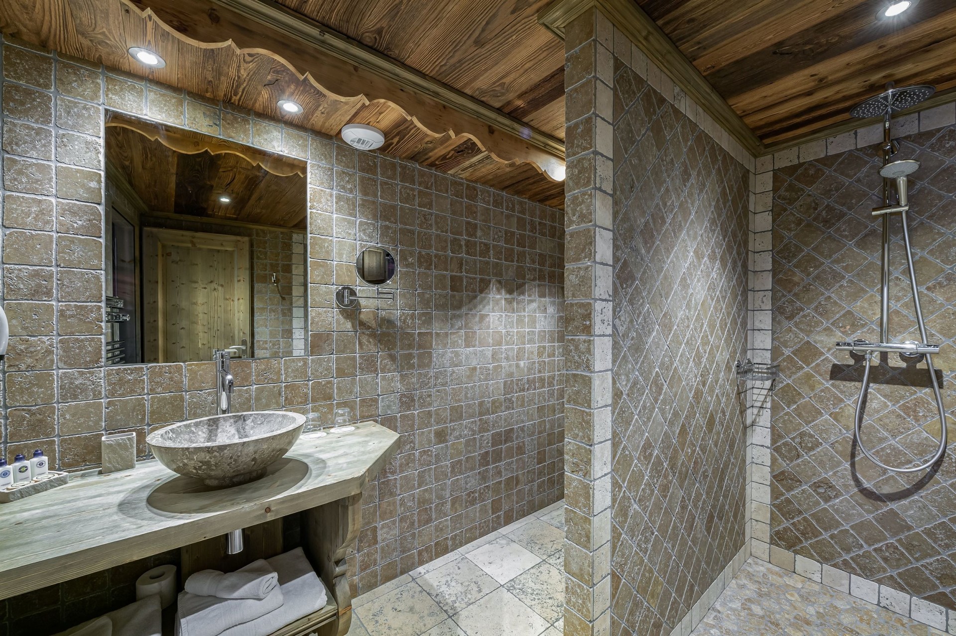 Courchevel 1300 Luxury Rental Chalet Noubate Bathroom 4