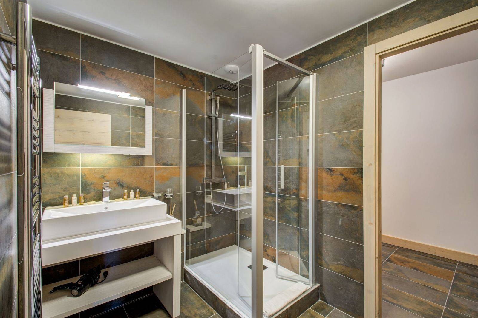 Courchevel 1550 Luxury Rental Appartment Telimite Bathroom 2