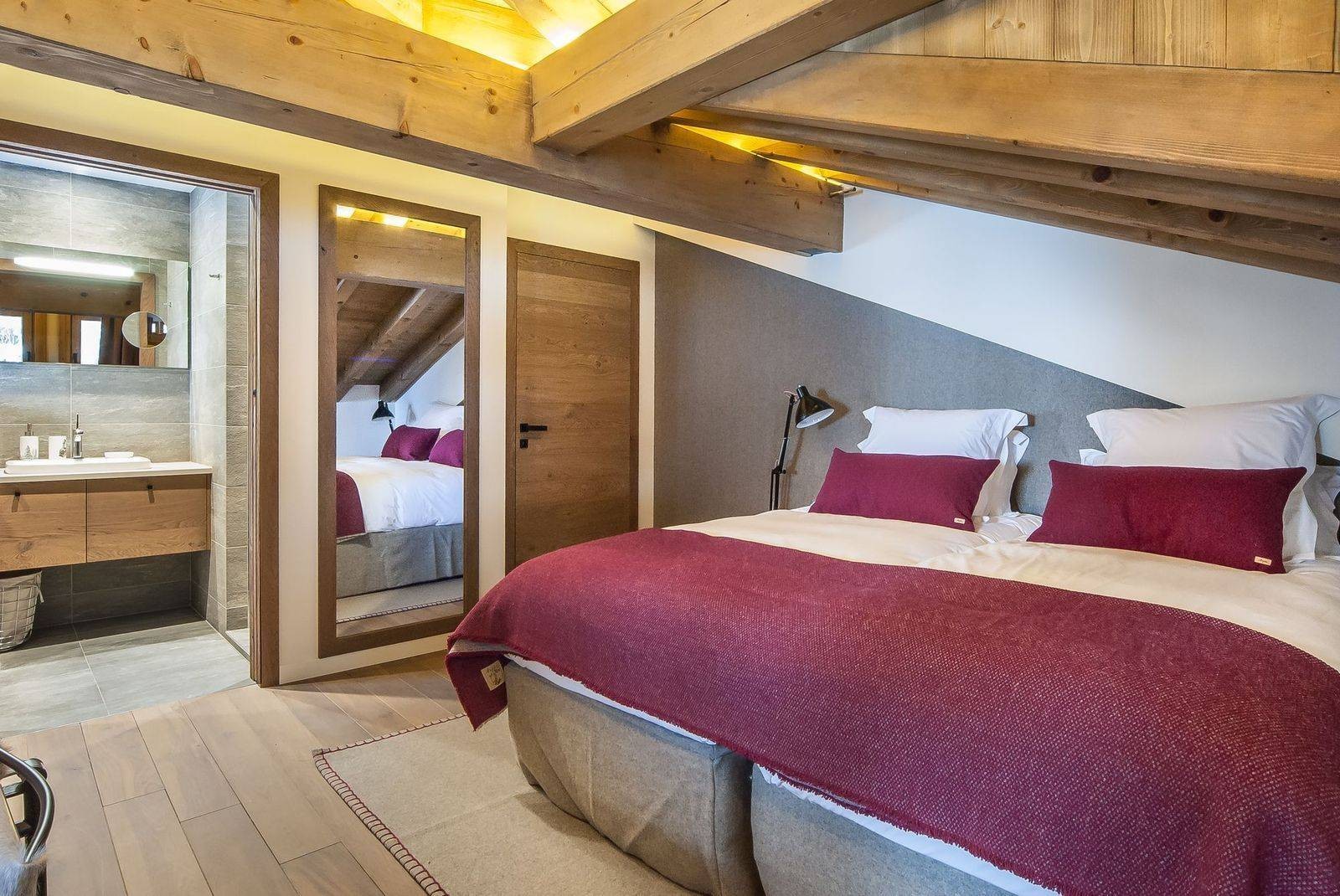 Courchevel 1550 Luxury Rental Chalet Niebite Bedroom