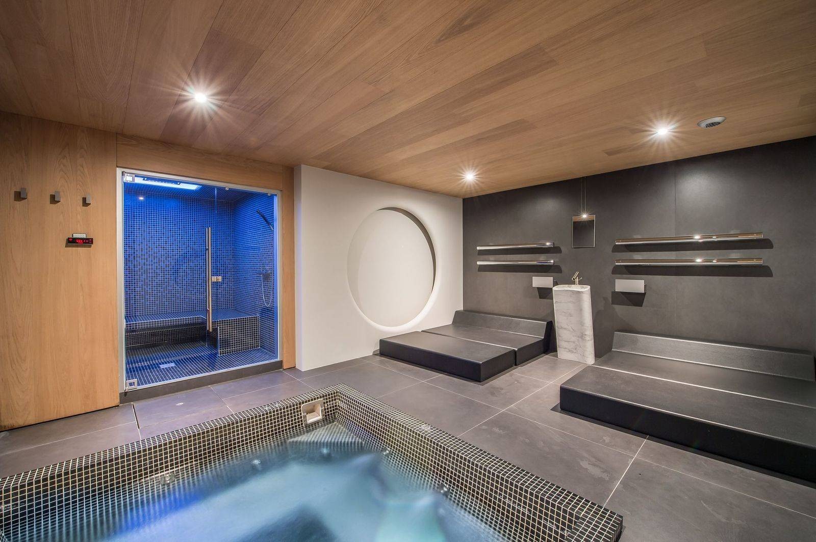 Courchevel 1550 Location Chalet Luxe Niubite Jacuzzi