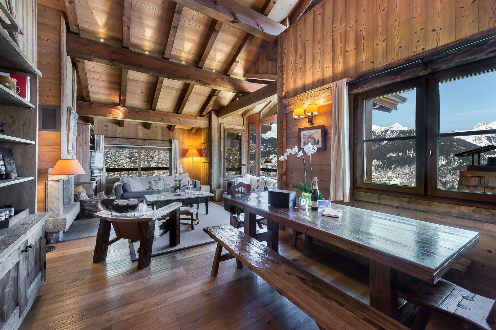 Courchevel 1550 Luxury Rental Chalet Niuréole Dining Room