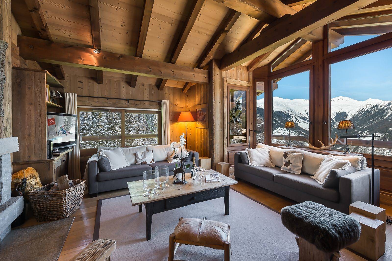 Courchevel 1550 Luxury Rental Chalet Niuréole Living Room 3