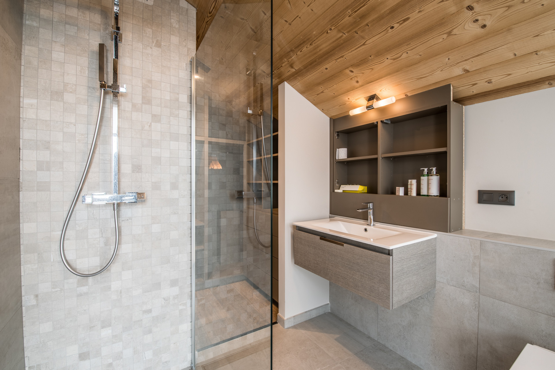 Courchevel 1550 Location Chalet Luxe Niuzot Douche 